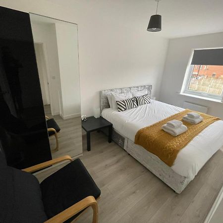 Modern Room With Huge Bed - Walk To City Centre! Manchester Exterior foto