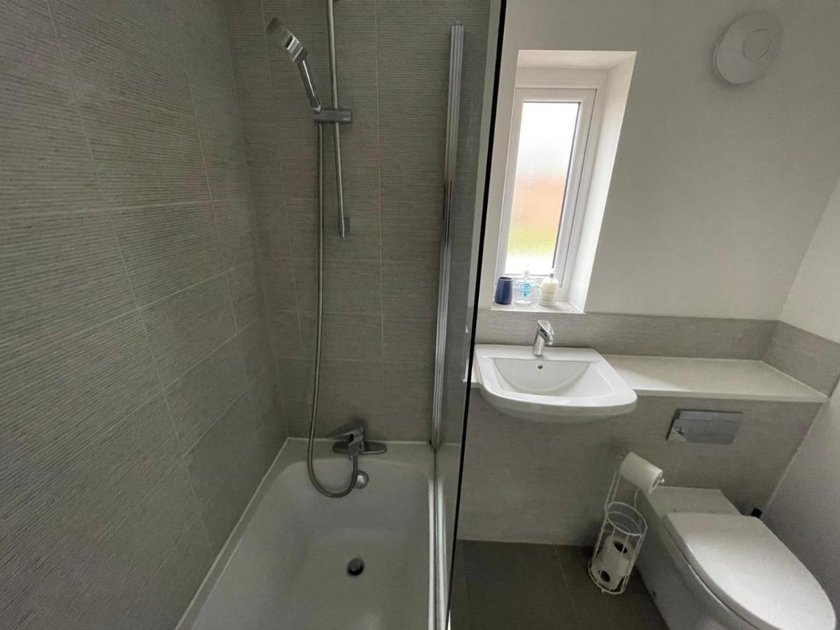 Modern Room With Huge Bed - Walk To City Centre! Manchester Exterior foto