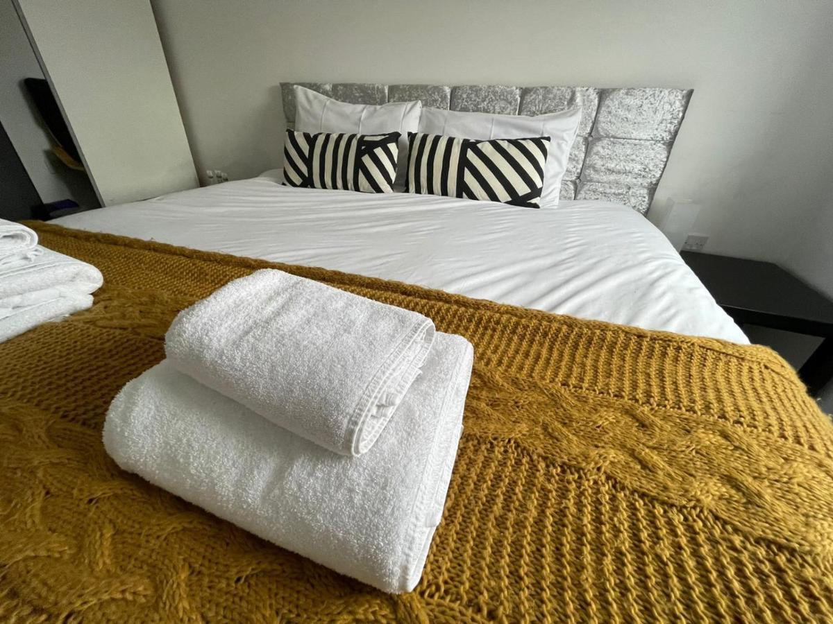 Modern Room With Huge Bed - Walk To City Centre! Manchester Exterior foto