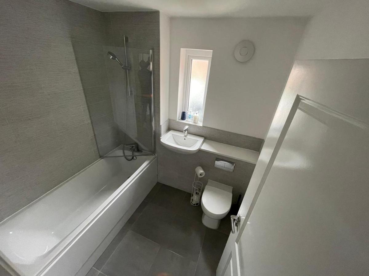Modern Room With Huge Bed - Walk To City Centre! Manchester Exterior foto