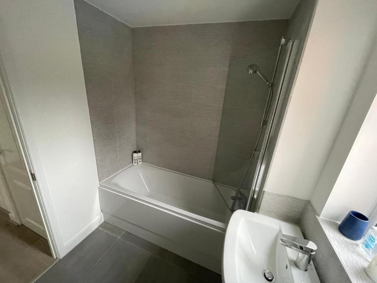 Modern Room With Huge Bed - Walk To City Centre! Manchester Exterior foto