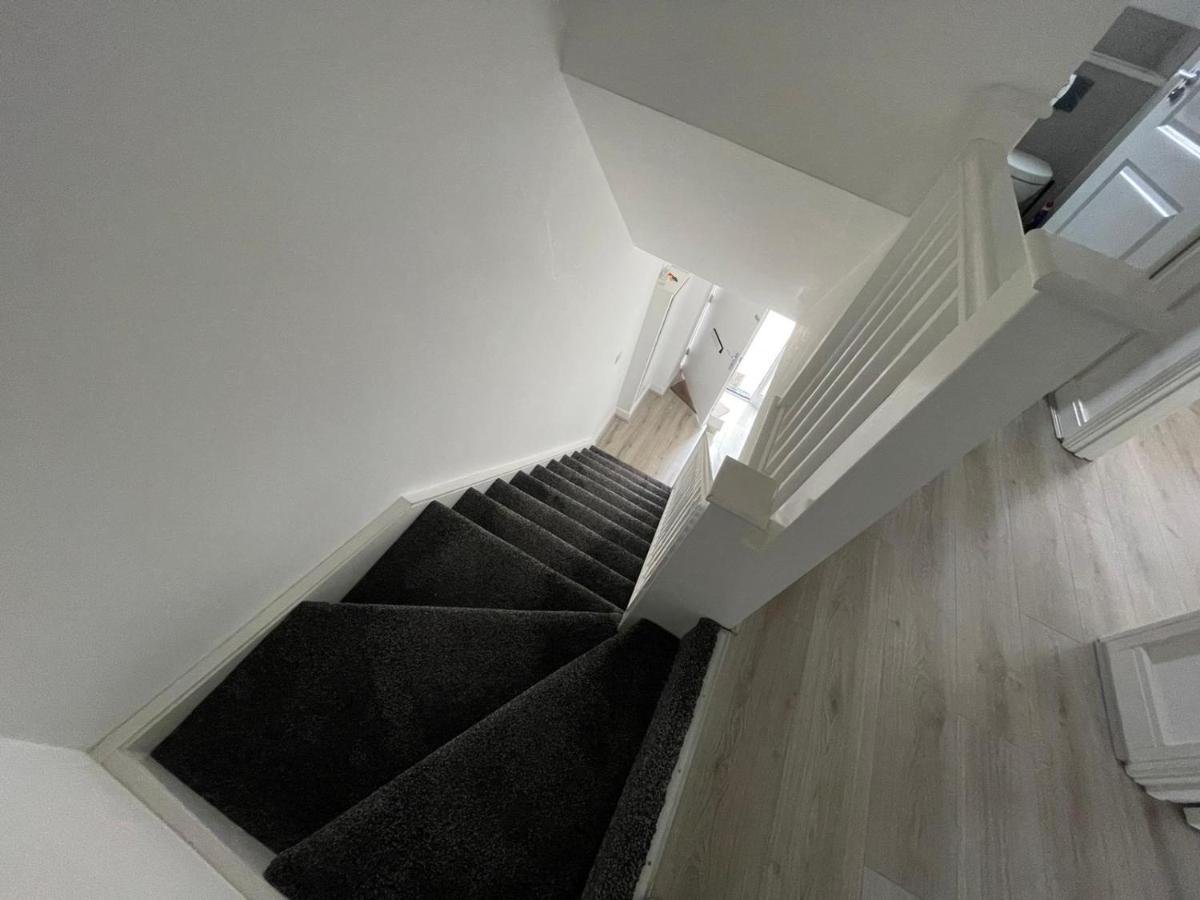 Modern Room With Huge Bed - Walk To City Centre! Manchester Exterior foto